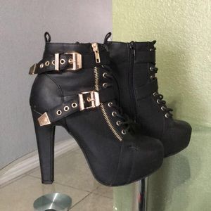 Black heel boots